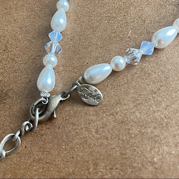 MYKA Statement Necklace - Picture 8 of 9